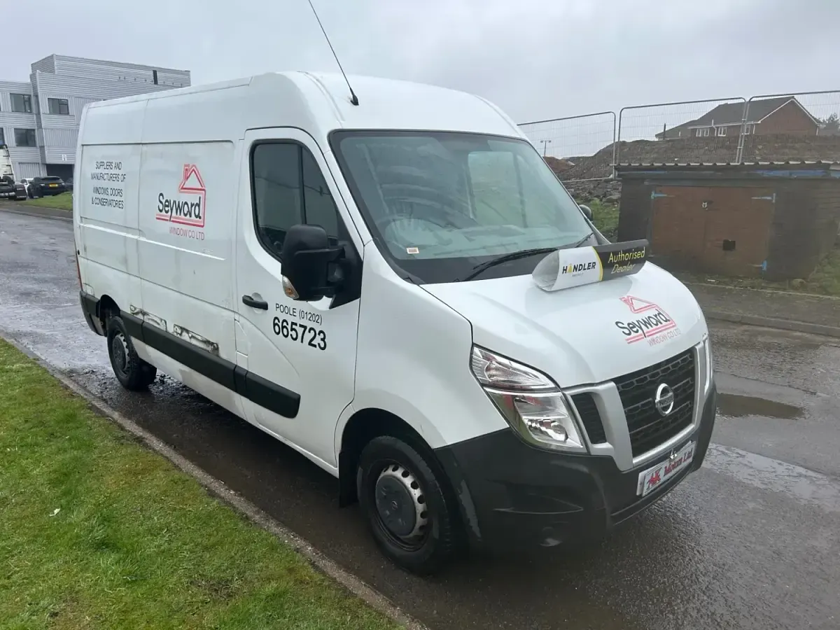Usado Nissan NV400 110 HP (80 kW) 2017 Branco Van