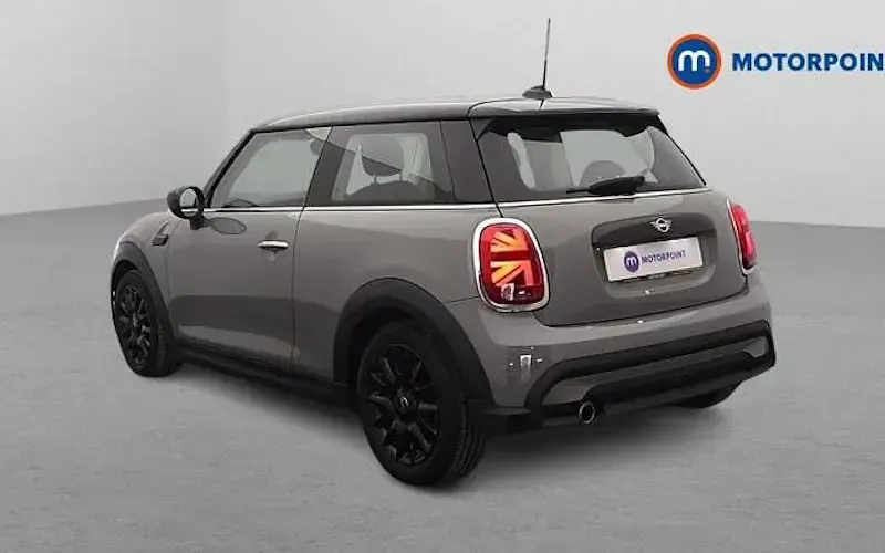 Usado Mini Cooper Classic 136 HP (100 kW) 2021 Cinzento Citadino