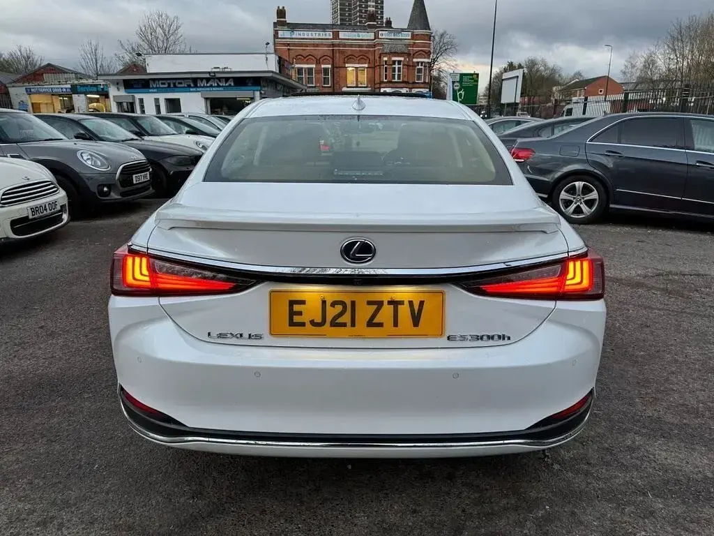 Used Lexus ES300H 2021 White Sedan
