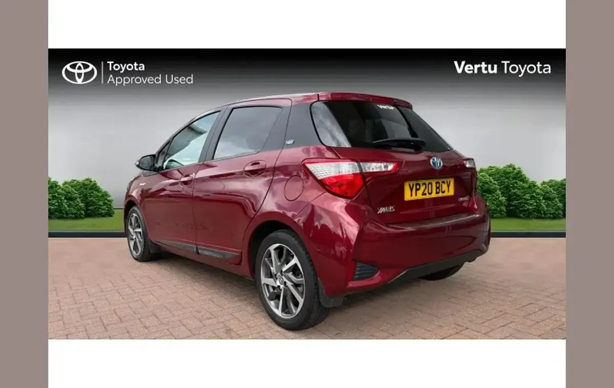 Used Toyota Yaris 101 HP (74 kW) 2020 Red Hatchback