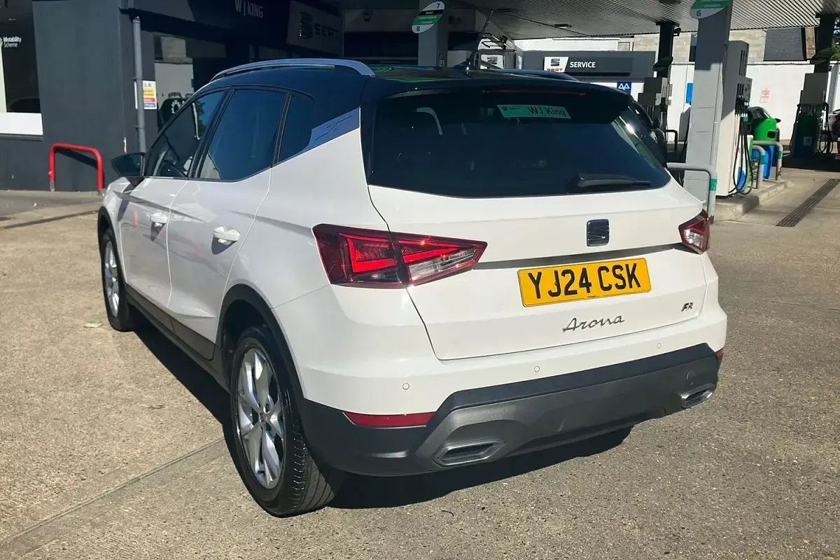 Used Seat Arona FR 115 HP (84 kW) 2024 White SUV