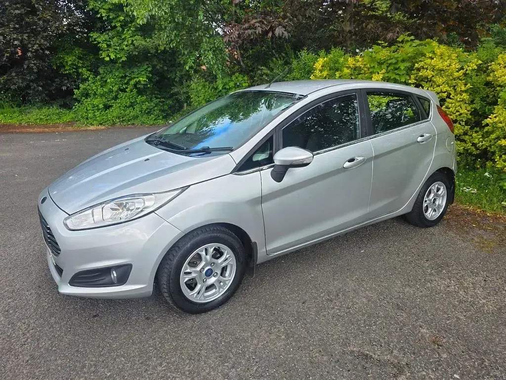 Used Ford Fiesta Zetec 95 HP (69 kW) 2014 Silver Hatchback