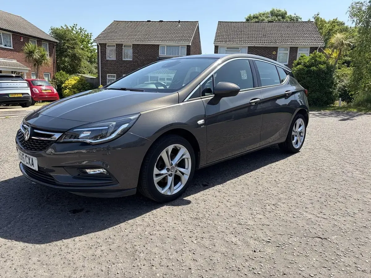 Used Vauxhall Astra SRi 100 HP (73 kW) 2016 Grey Hatchback