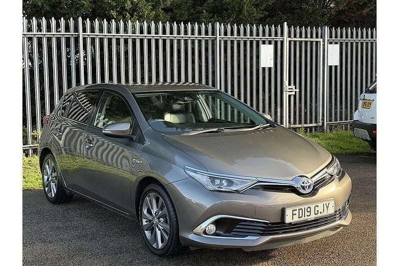 Used Toyota Auris Hybrid 136 HP (100 kW) 2019 Bronze Hatchback