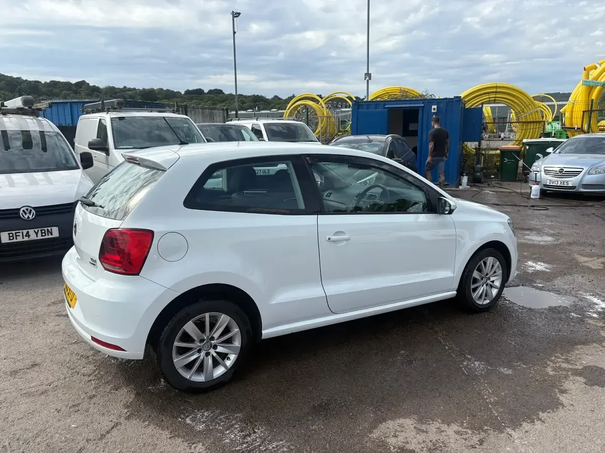 Used VW Polo SE 90 HP (66 kW) 2014 White Hatchback