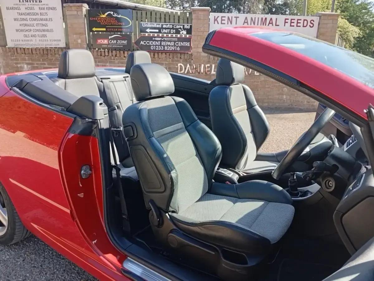 Second-hand Peugeot 307 CC 2004 Roșu Cabrio