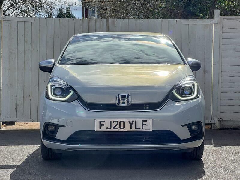 Used Honda Jazz Hybrid 107 HP (78 kW) 2020 White Hatchback