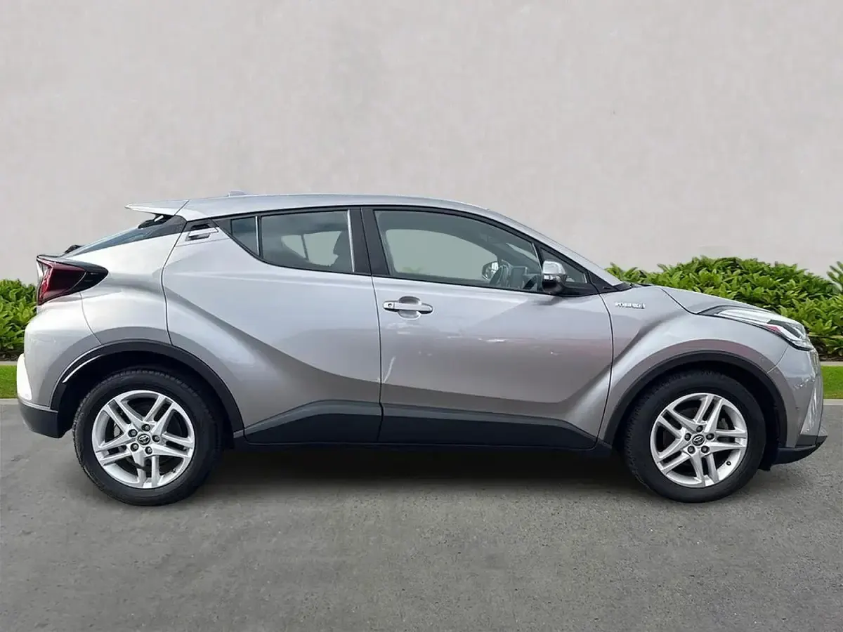 Used Toyota C-HR 122 HP (89 kW) 2022 Silver SUV