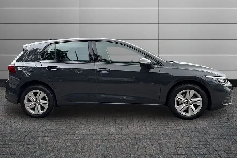 Used VW Golf VIII Life 130 HP (95 kW) 2023 Urano grey Hatchback