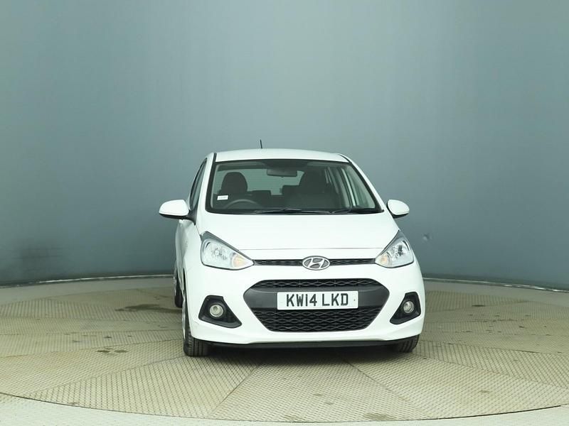 Used Hyundai i10 SE 87 HP (63 kW) 2014 White Hatchback