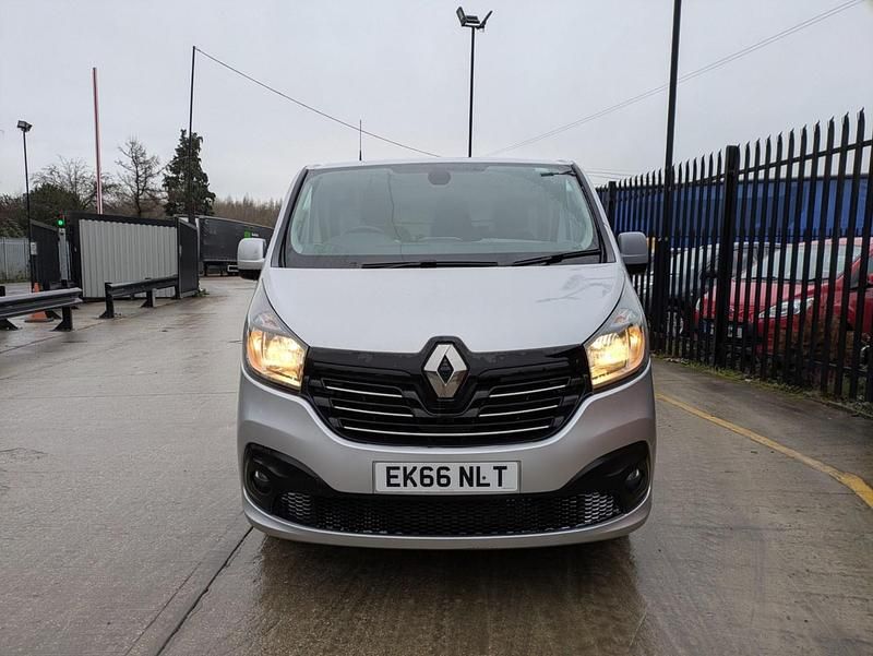 Used Renault Trafic 2016 Silver MPV