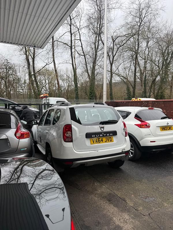 Used Dacia Duster Lauréate 2015 White Hatchback