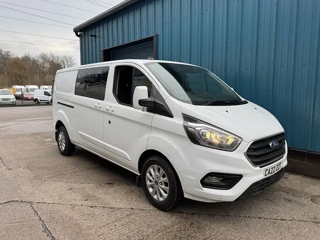 Begagnad Ford Transit Custom Limited 130 HK (95 kW) 2022 Vit Van
