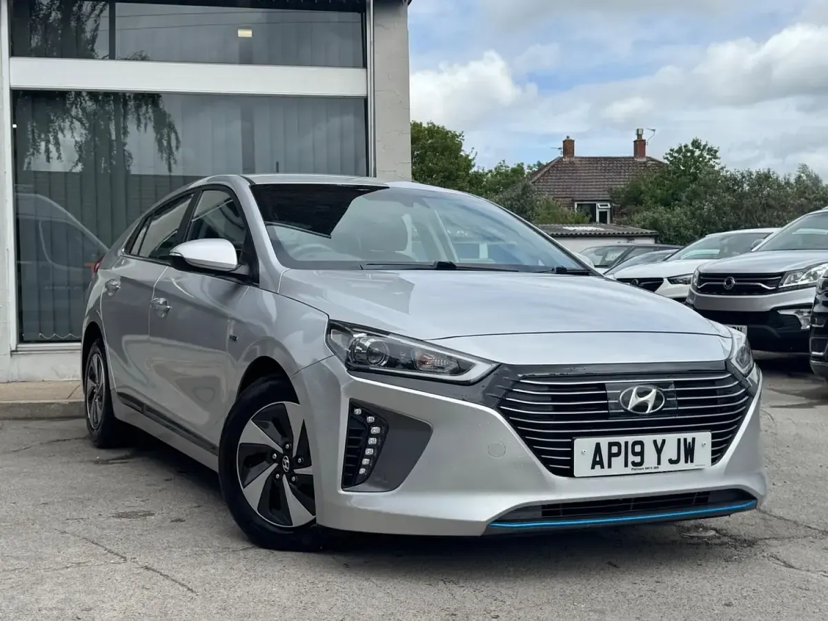 Usado Hyundai Ioniq Premium 141 CV (103 kW) 2019 Plateado Utilitario