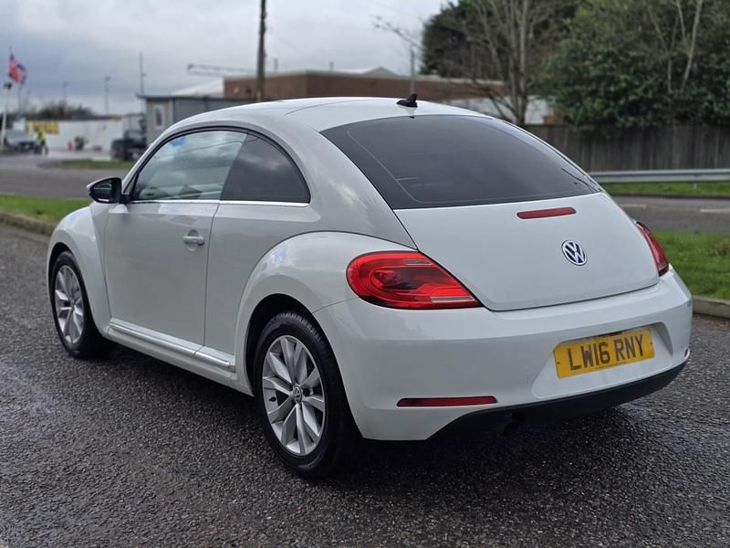 Używany VW Beetle Design 105 KM (77 kW) 2016 Biały Hatchback