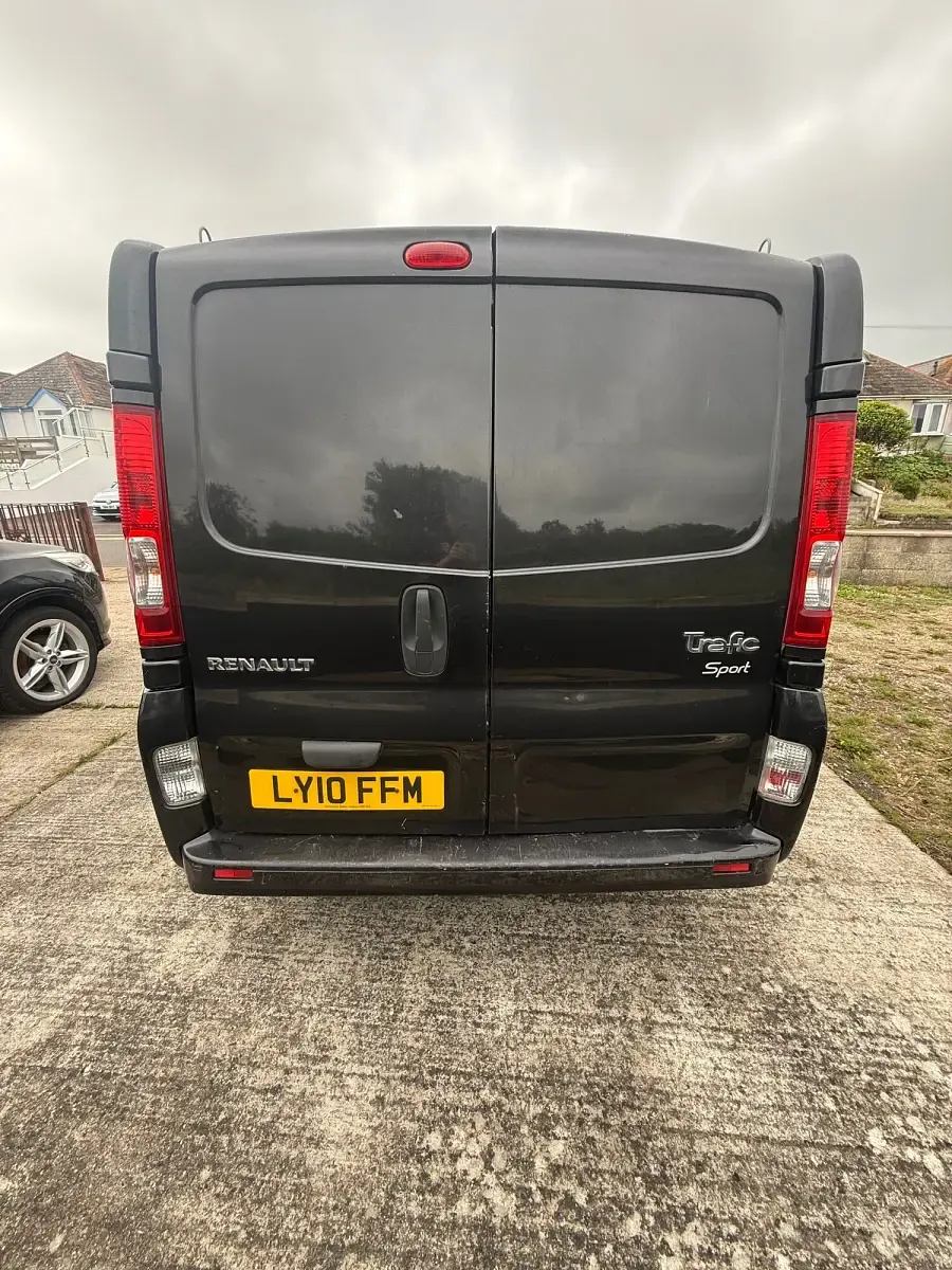 Used Renault Trafic 2010 Black MPV
