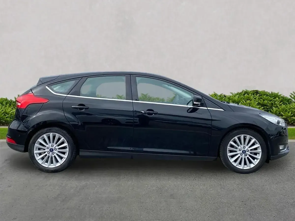 Used Ford Focus Titanium X 125 HP (91 kW) 2017 Black Hatchback