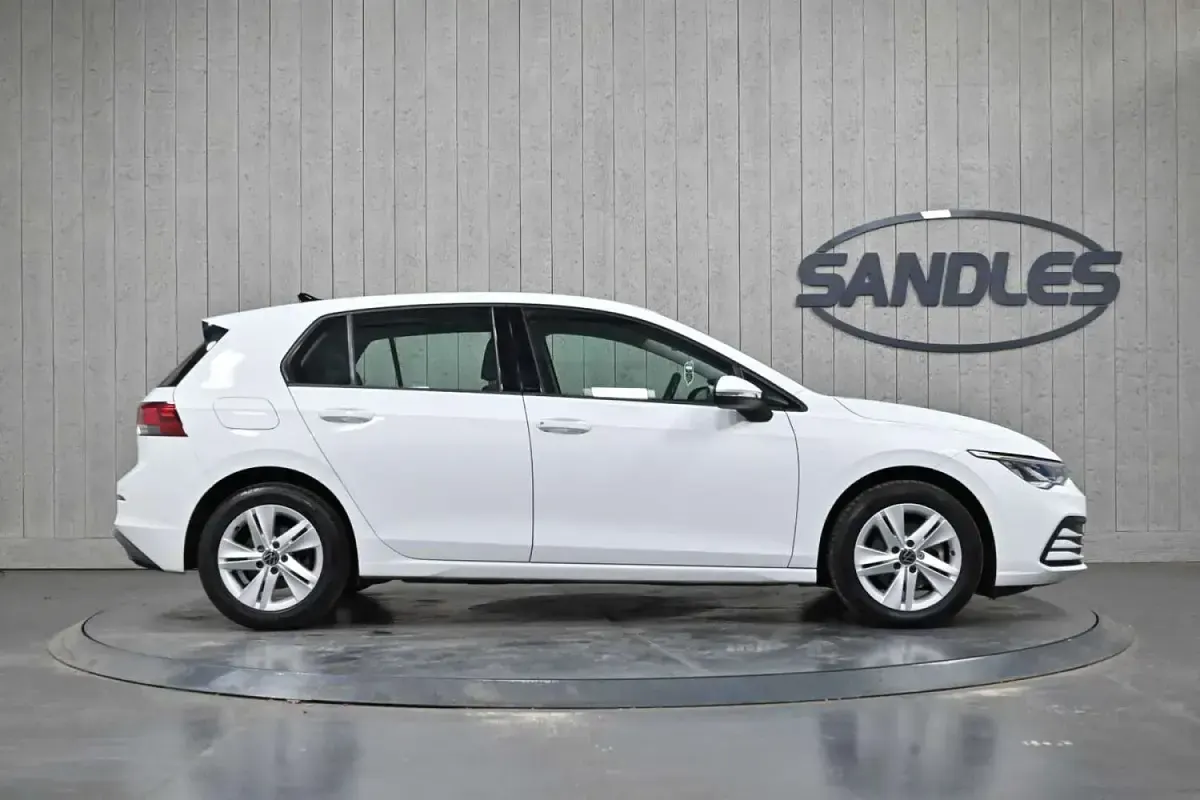 Used VW Golf VII Life 150 HP (110 kW) 2021 White Hatchback