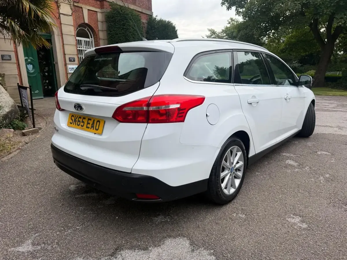 Used Ford Focus Titanium 2015 White Estate