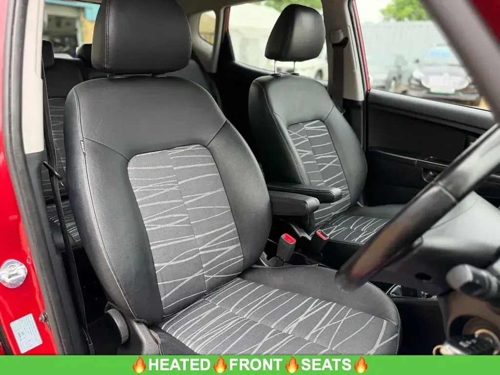 Used Kia Venga 125 HP (91 kW) 2018 Red Hatchback