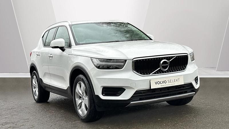 White Used 2021 Volvo XC40 Momentum SUV | £19,290 (Fair price) - Image 1/4