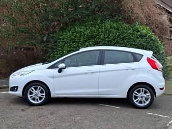 Used Ford Fiesta Zetec 100 HP (73 kW) 2016 White Hatchback