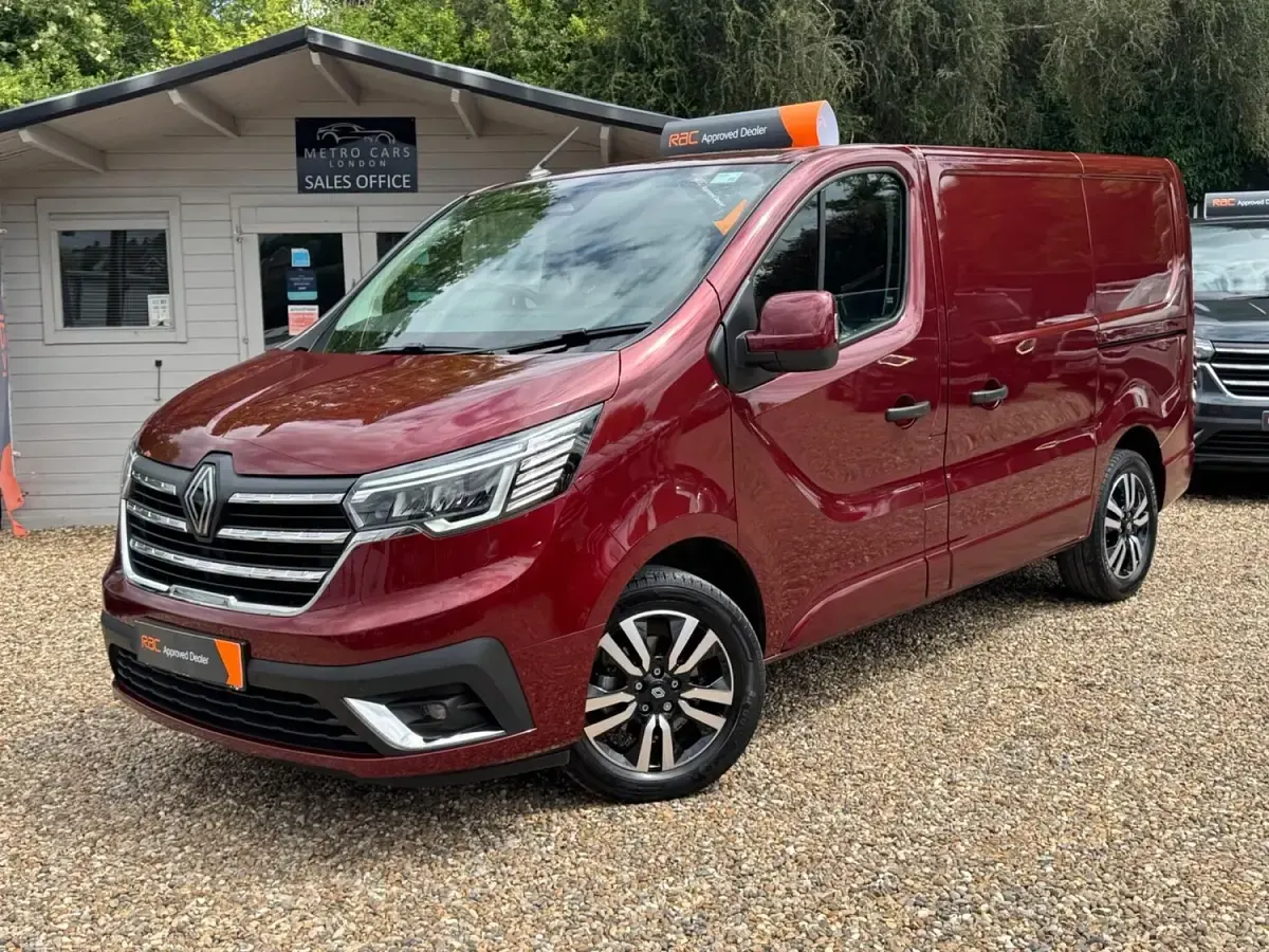 Used Renault Trafic 2025 Red MPV