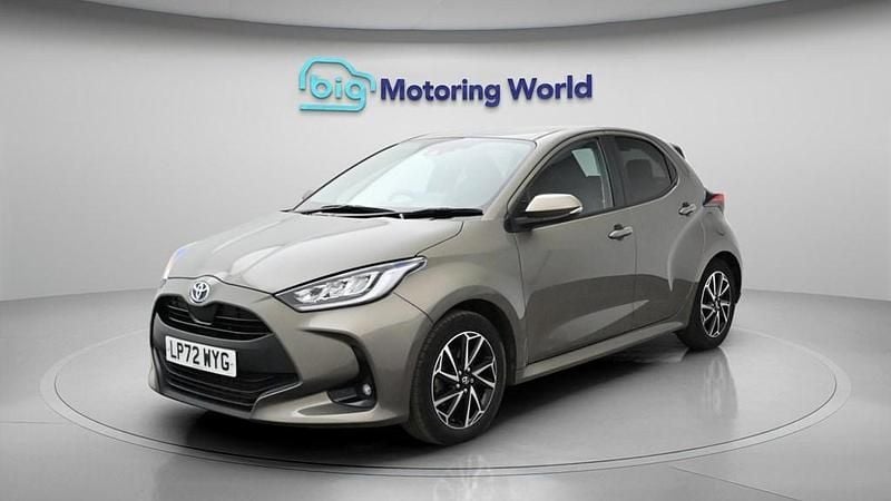 Used Toyota Yaris Hybrid Design 116 HP (85 kW) 2023 Bronze Hatchback