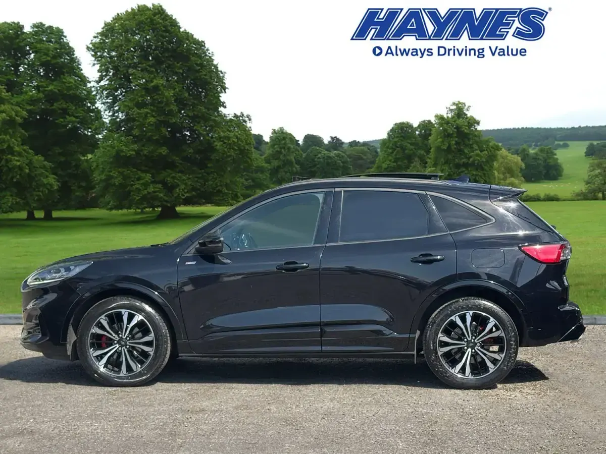 Begagnad Ford Kuga ST-Line X 150 HK (110 kW) 2023 Svart SUV