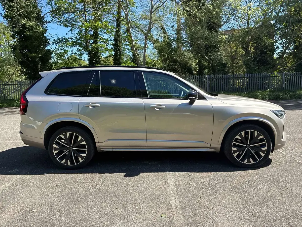 Used Volvo XC90 Ultra 455 HP (334 kW) 2025 Gold SUV