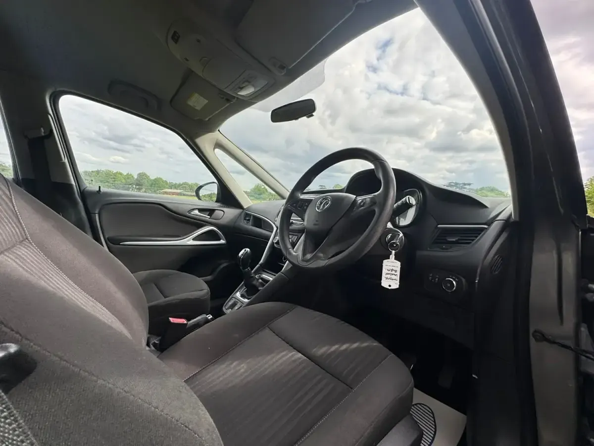 Second-hand Vauxhall Zafira Design Edition 2017 Gri Monovolum
