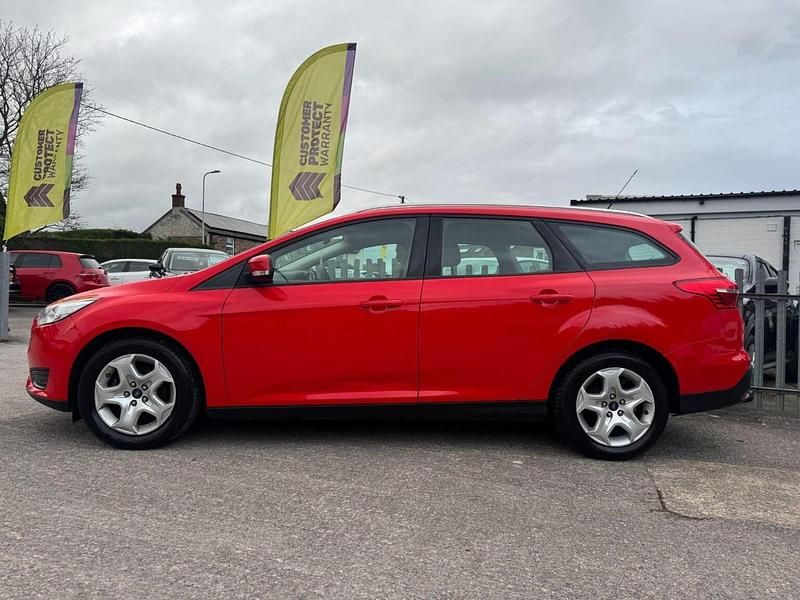 Usado Ford Focus Style 85 HP (62 kW) 2015 Vermelho Carrinha