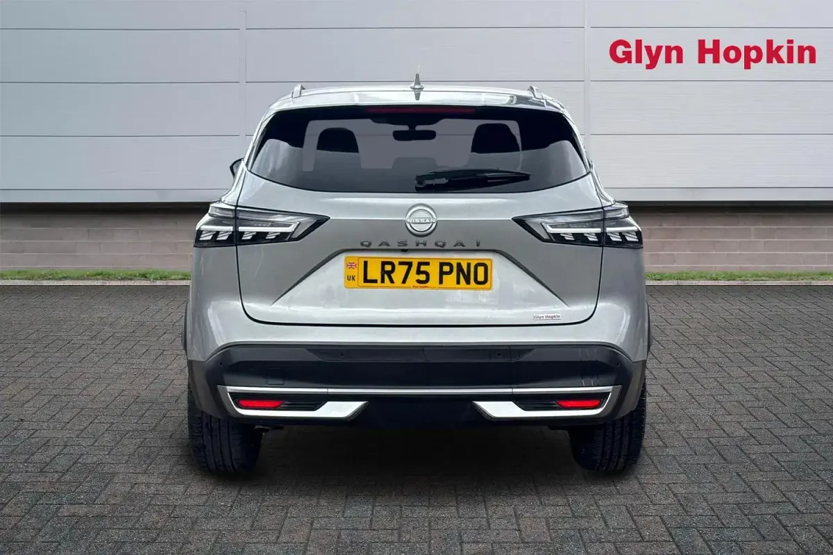 Used Nissan Qashqai Tekna 158 HP (116 kW) 2025 Silver SUV