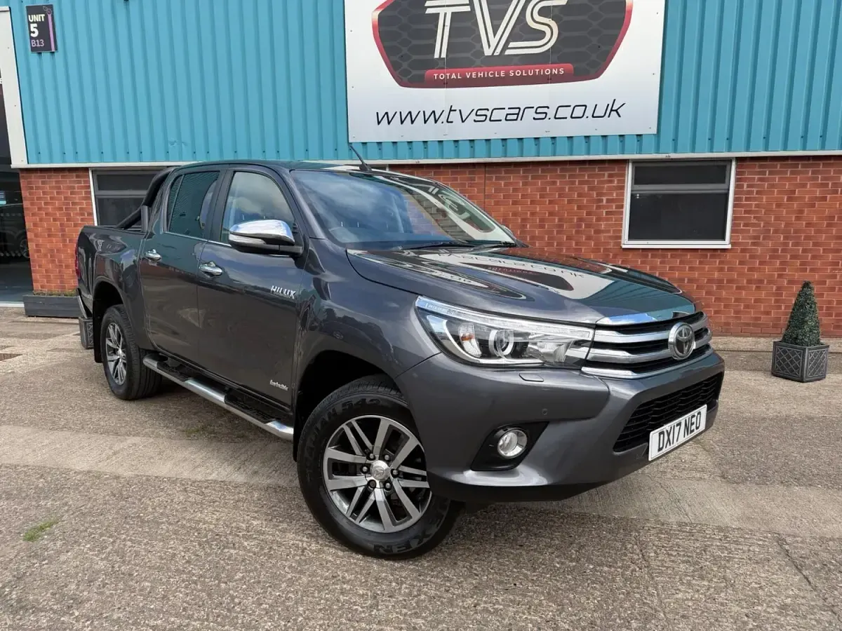 Used Toyota HiLux 150 HP (110 kW) 2017 Grey Pickup