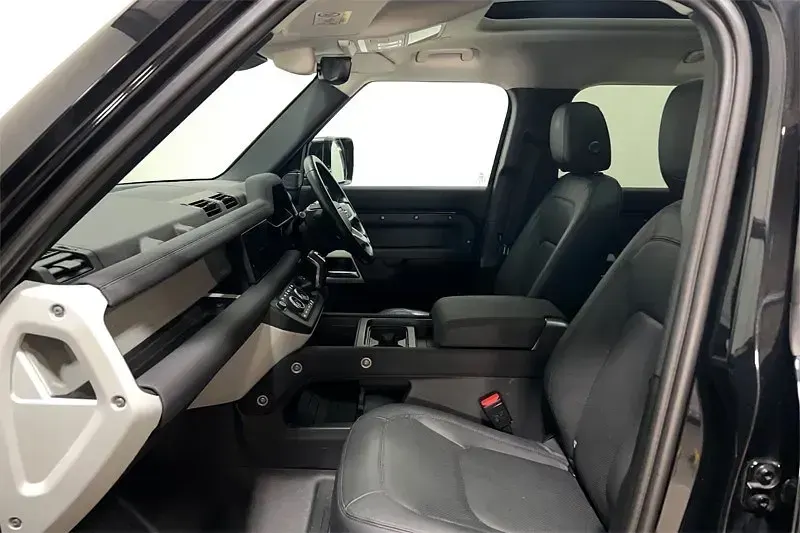 Usado Land Rover Defender SE 245 HP (180 kW) 2023 Preto SUV