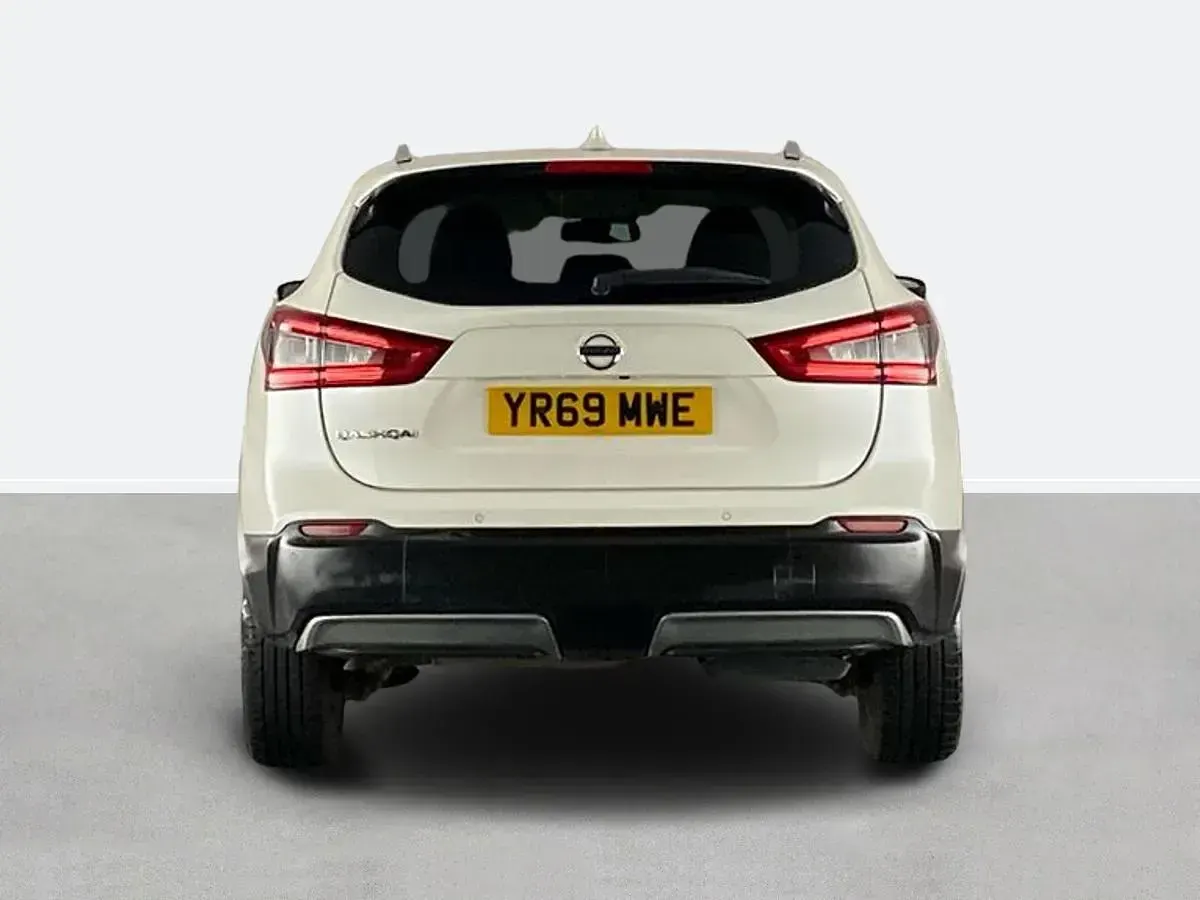 Used Nissan Qashqai N-Connecta 115 HP (84 kW) 2019 White SUV