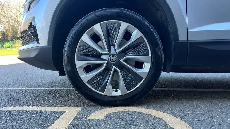 Gebraucht Skoda Karoq SE L 150 PS (110 kW) 2025 Silber SUV