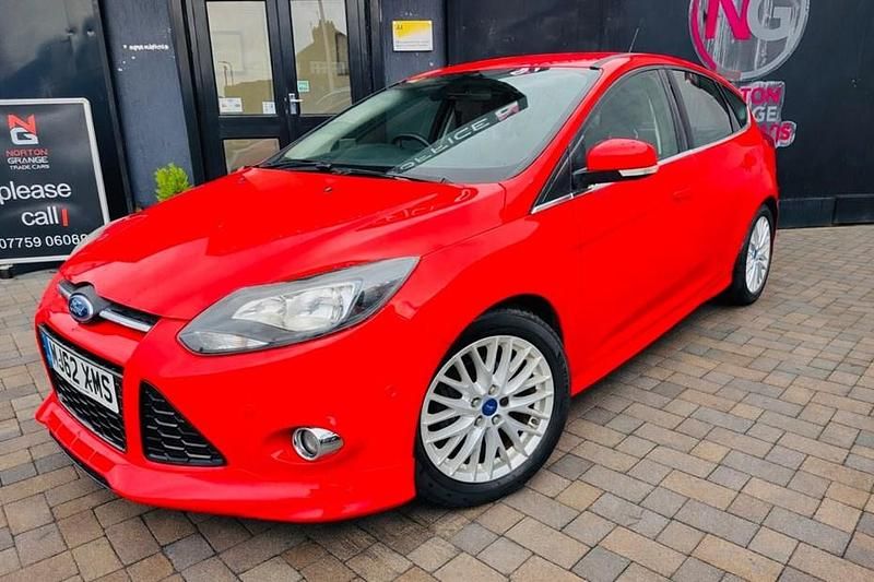 Used Ford Focus Zetec 115 HP (84 kW) 2012 Red Hatchback