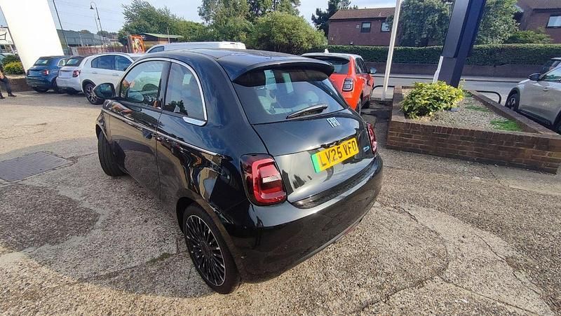 Black New 2025 Fiat 500e Hatchback | £26,000 (Expensive) - Image 1/4