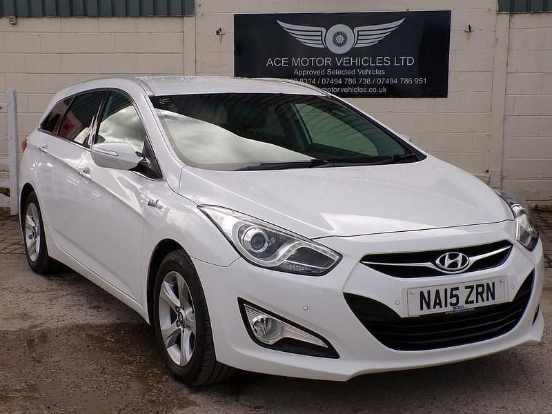 White Used 2015 Hyundai i40 Style Estate | £5,999 (Fair price) - Image 1/4