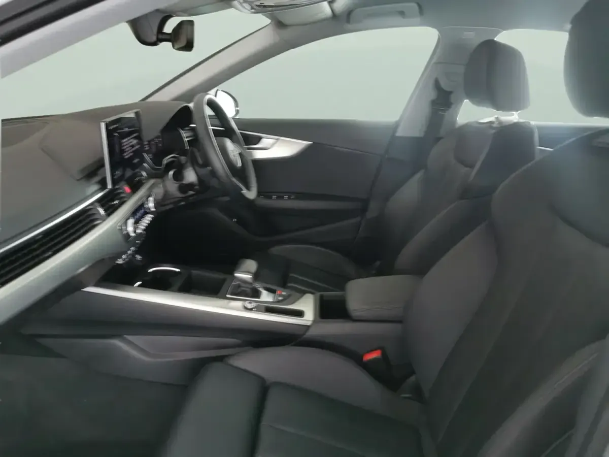 Begagnad Audi A4 Sport 150 HK (110 kW) 2023 Vit Sedan