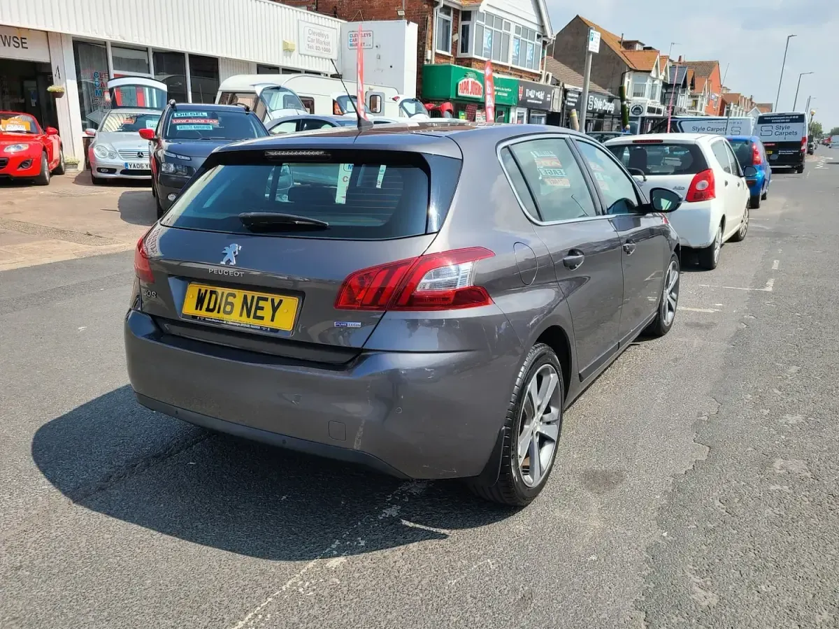 Used Peugeot 308 Allure 130 HP (95 kW) 2016 Grey Hatchback
