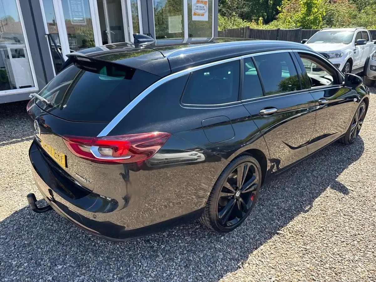 Używany Vauxhall Insignia Elite 170 KM (125 kW) 2017 Czarny Kombi