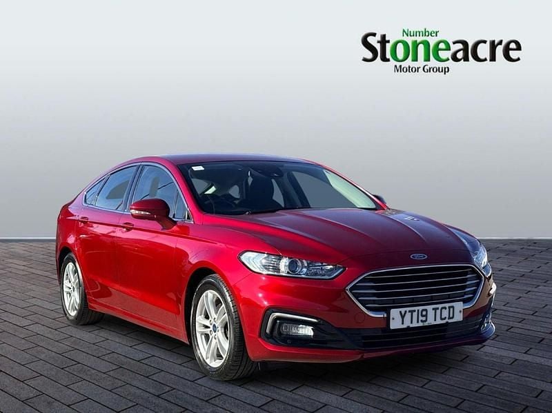 Used Ford Mondeo Zetec 165 HP (121 kW) 2019 Red Hatchback