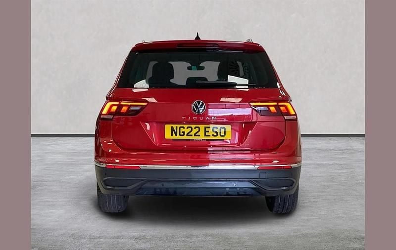 Used VW Tiguan Life 150 HP (110 kW) 2022 Red SUV