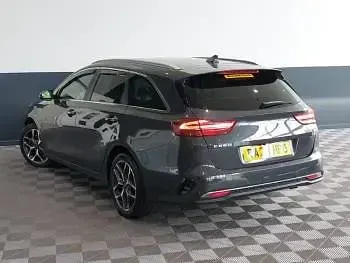 Używany Kia Ceed 158 KM (116 kW) 2023 Szary Hatchback