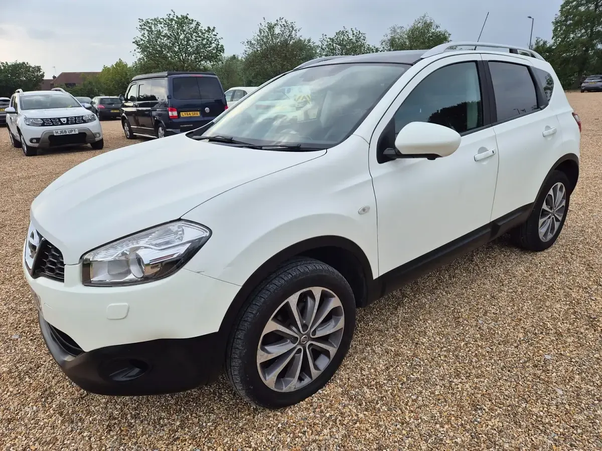 Used Nissan Qashqai Tekna 117 HP (86 kW) 2012 White SUV