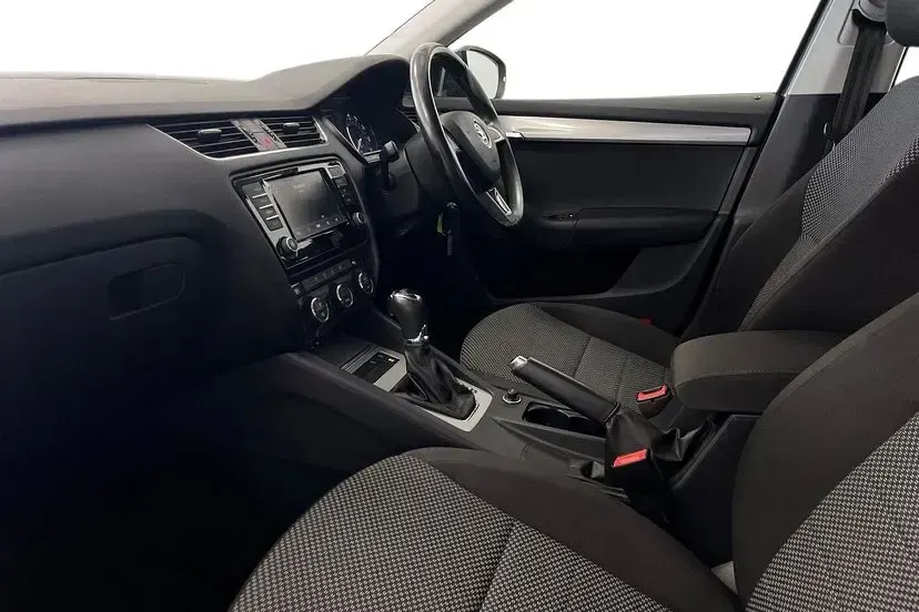 Used Skoda Octavia SE 108 HP (79 kW) 2015 Grey Estate