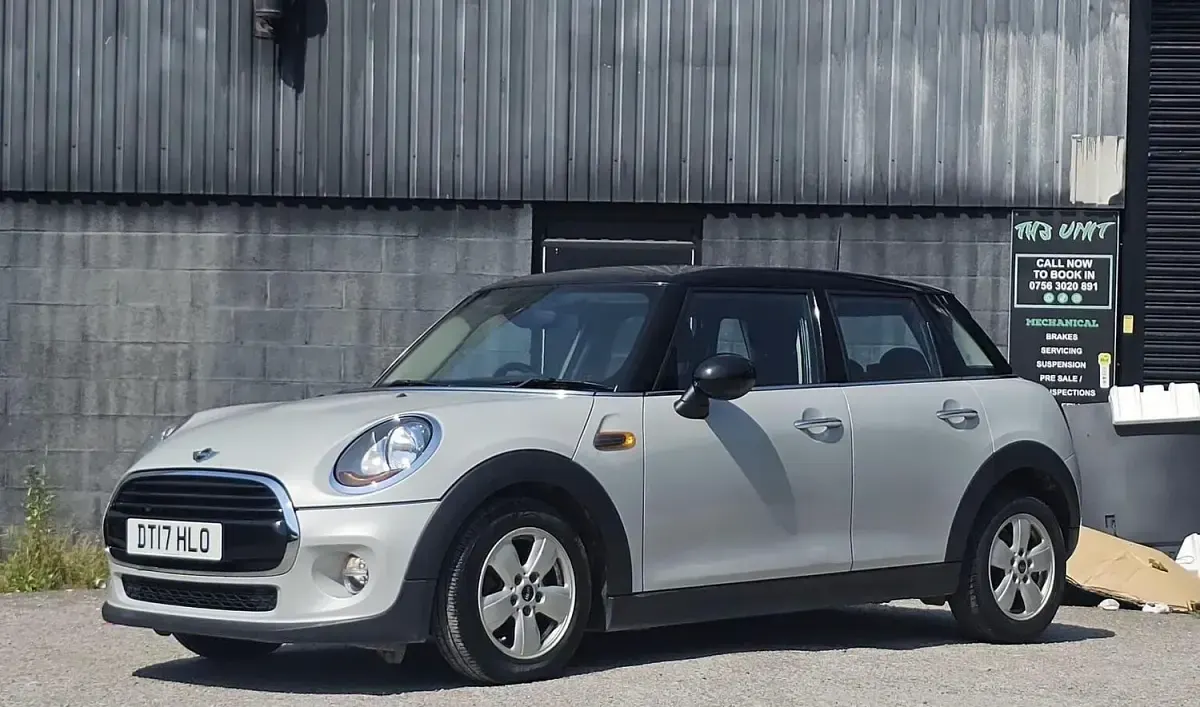 Used Mini Cooper D Hatch 116 HP (85 kW) 2017 Silver Hatchback