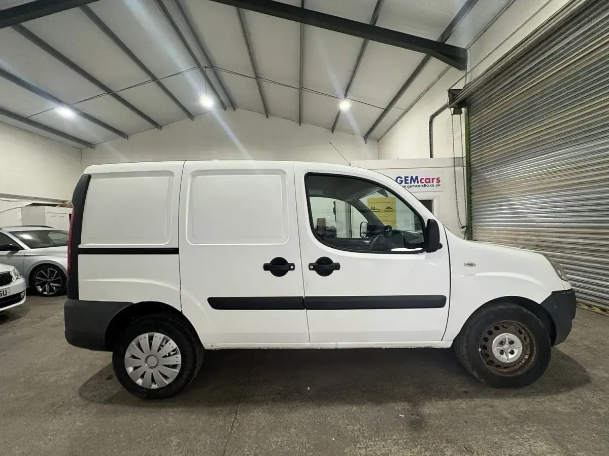 Used Fiat Doblò 85 HP (62 kW) 2009 White MPV